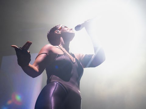 Concert de Nathy Peluso al Festival Internacional de Música de Cambrils