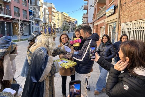 Repartiment de regals, casa per casa, dels Reis d'Orient