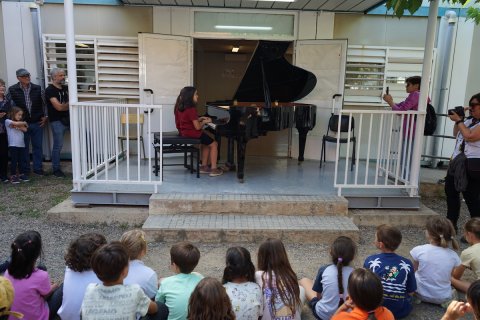 Música als balcons pels carrers del Barri Antic