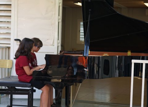 Música als balcons pels carrers del Barri Antic