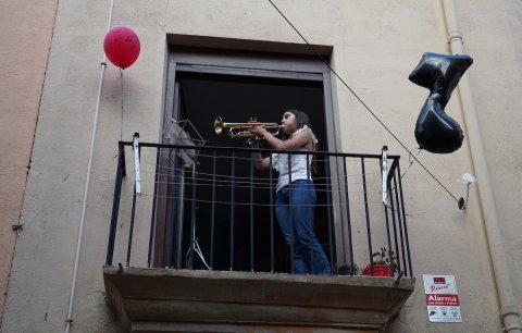 Música als balcons pels carrers del Barri Antic