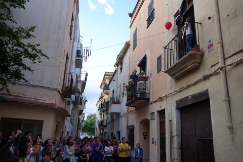 Música als balcons pels carrers del Barri Antic