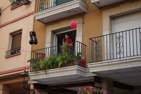 Música als balcons pels carrers del Barri Antic