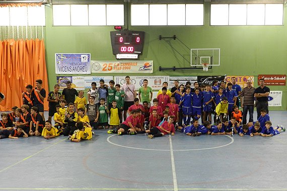 L Escola Guillem Fortuny I El Miami Platja Guanyadors De La Copa Ciutat De Cambrils De Futbol Sala Alevi I Infantil Revista Cambrils