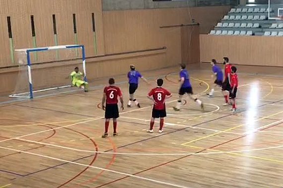 Golejada Del Cfs Laguna A La Pista Del Playas De Salou Que Segueix Com A Lider En Solitari Revista Cambrils