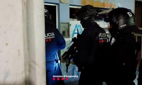 Un macrodispositiu policial contra dos clans familiars dedicats al tràfic d’heroïna i cocaïna a Campclar se salda amb nou detinguts