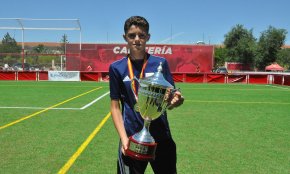 El futbolista cambrilenc Martí Guinovart es proclama campió d'Espanya en la categoria sub 12 