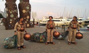 L'espectacle «Scruba» consciencia sobre l'enorme contaminació dels mars al Cambrileja l'Estiu