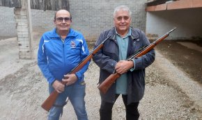 Els tiradors José María García i Rafael García, tercer i cinquè al campionat de carrabina d'època