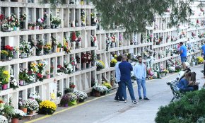 El cementiri parroquial, epicentre de la diada de Tots Sants