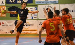 El Club Handbol Cambrils cau davant el campió, el Sant Andreu, en un partit sense res en joc