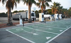 Tesla instal·larà una estació de recàrrega per a vehicles elèctrics a l`àrea de servei de la Cooperativa