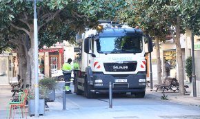 Un col·lapse del col·lector del clavegueram provoca un episodi de males olors al centre del port