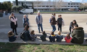 Els alumnes d'I2 de la llar d'infants municipal Maria Dolors Medina visiten l'Ajuntament