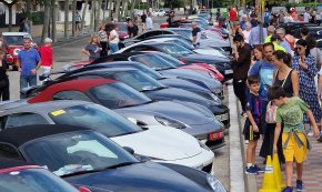 Tres associacions andorranes de vehicles esportius de luxe fan una trobada a Cambrils