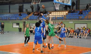 El CB Cambrils femení apallissa al CJ Ulldecona en el darrer partit de la primera fase