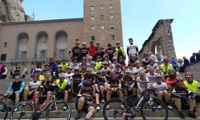 Un total de 54 ciclistes de la Penya Cicloturista Cambrils fan la ruta Cambrils-Montserrat