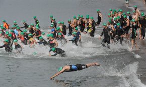 Àlex Llaveria i Isabel Gómez es coronen al Triatló de Cambrils