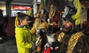 Els heralds reials fan la darrera recollida de cartes abans de l'arribada dels Reis Mags