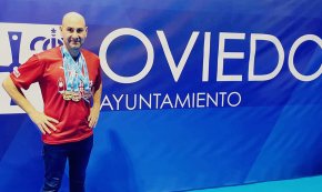 El nedador del Cambrils Club Natació, Joan Carles Adell, aconsegueix una medalla d'or i dues de bronze als Campionats d’Espanya màsters de fons d'hivern