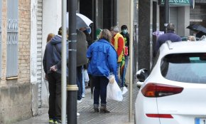 El Govern demana a la ciutadania no trencar el confinament per anar a buscar les mascaretes a les farmàcies 