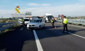 La Guàrdia Civil intercepta un vehicle que transportava 71 kilos d'haixix en un dispositivo policial a l'AP-7