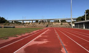 S'enllesteix la renovació del paviment de la pista d'atletisme amb una inversió de 140.000 euros