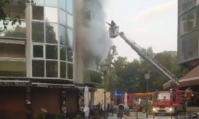 Ensurt per un incendi en un pis d'un edifici del carrer de Robert Gerhard 