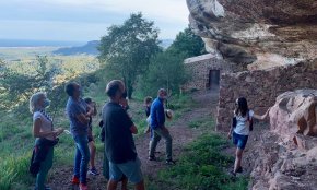 Els itineraris per descobrir l'entorn natural del Castell Monestir d'Escornalbou se seguiran realitzant a la tardor