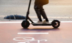 El Servei Català de Trànsit preveu impartir formació viària a joves conductors de patinets a partir del 2022