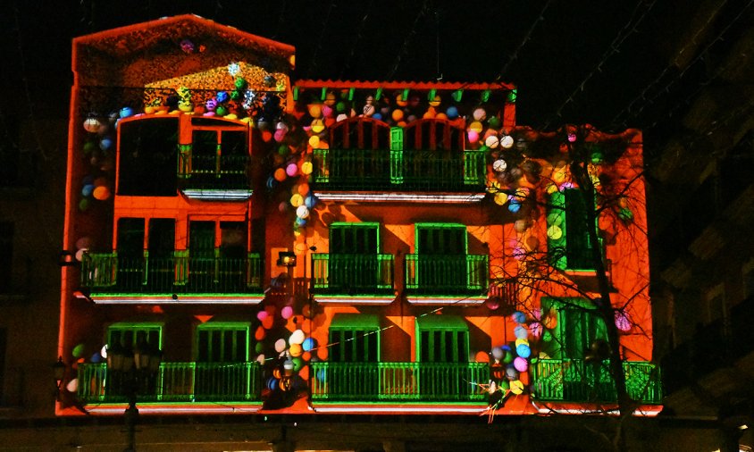 Projecció del mapping a la plaça de la Vila, ahir a la tarda