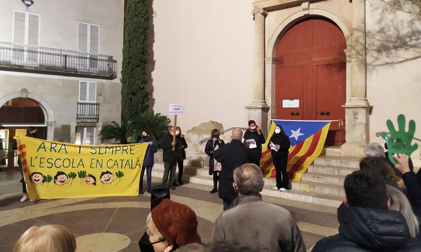 Prop de 200 persones es van aplegar, ahir, a la concentració de Vila-seca en defensa del model d'immersió lingüística en català