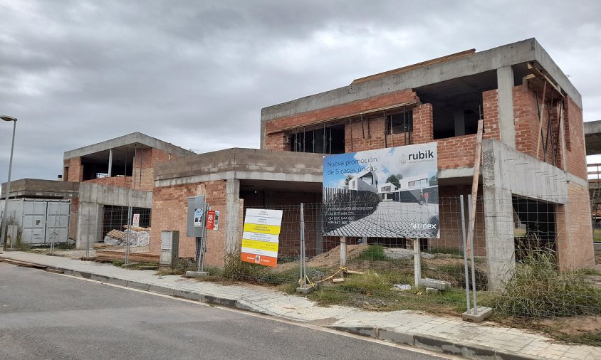 Imatge d'arxiu d'unes obres en construcció a la zona de Ponent