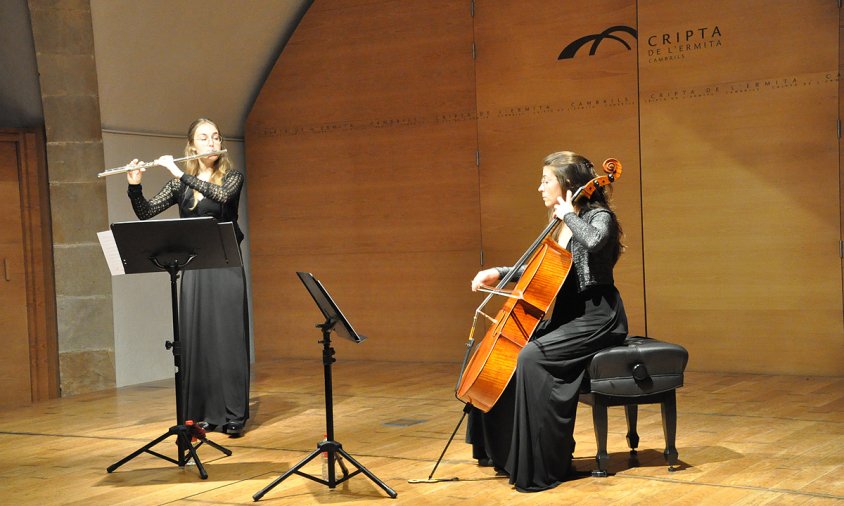 Un moment del concert ofert per Alannia Duo, ahir al vespre, a la Cripta de l'Ermita