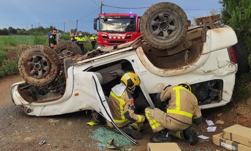 Vehicle va quedar bolcat en un accident produït el passat setembre al camí de Mont-roig