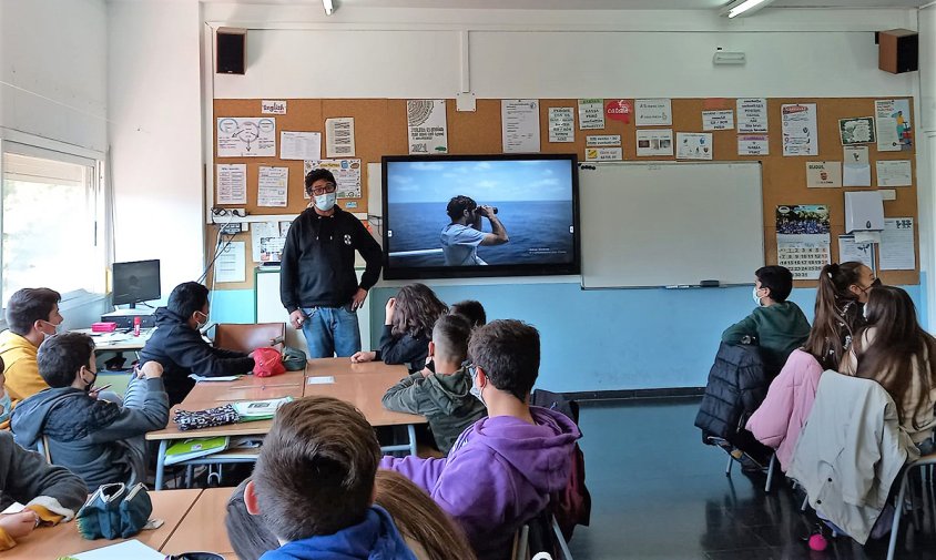 Imatge d'una de les xerrades impartides a l'escola Joan Ardèvol