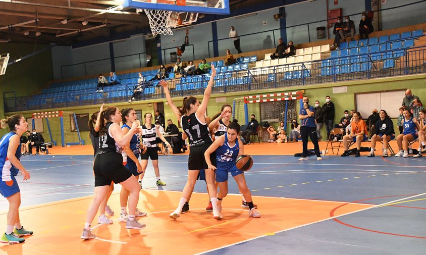 Imatge d'arxiu d'un partit del CB Cambrils femení, aquesta temporada