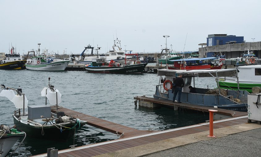 Barques de pesca amarrades al port de Cambrils, aquest matí