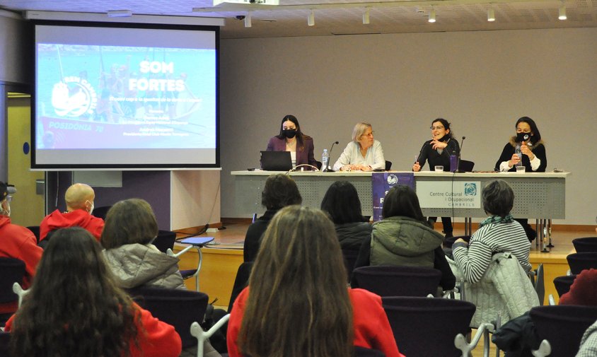 Un moment de la xerrada-col·loqui organitzada pel Club Rem Cambrils, ahir a la tarda