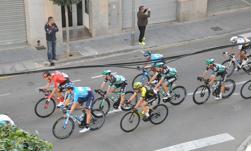 Pas de la Volta Ciclista a Catalunya per l'avinguda de la Verge de Montserrat, l'abril de 2019