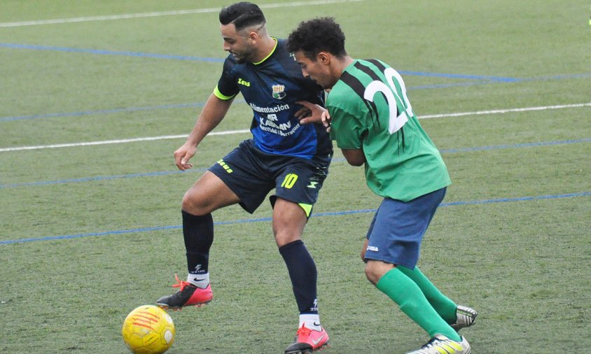 Un moment del partit de la primera volta, entre el Marina i el Montbrió, disputat el passat mes d'octubre