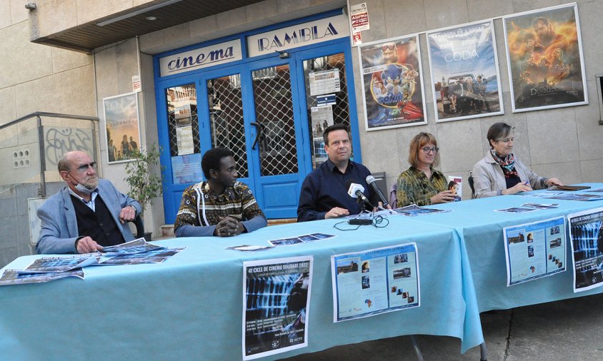 Roda de premsa de presentació del cicle de cinema solidari, ahir al matí