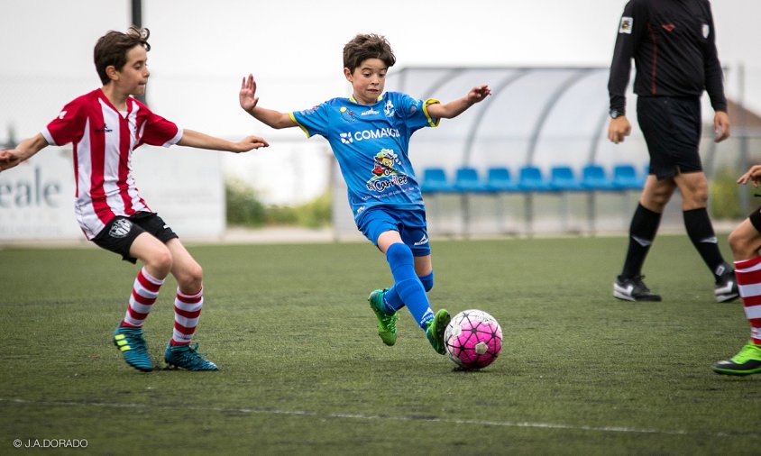 Imatge d'un dels partits del Cambrils Unió de futbol base