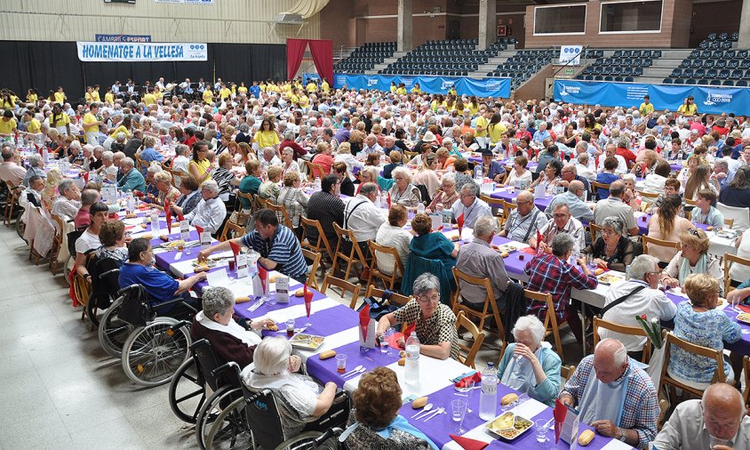 Imatge del Palau Municipal d'Esports en el dinar de l'Homenatge a la Vellesa, l'any 2019