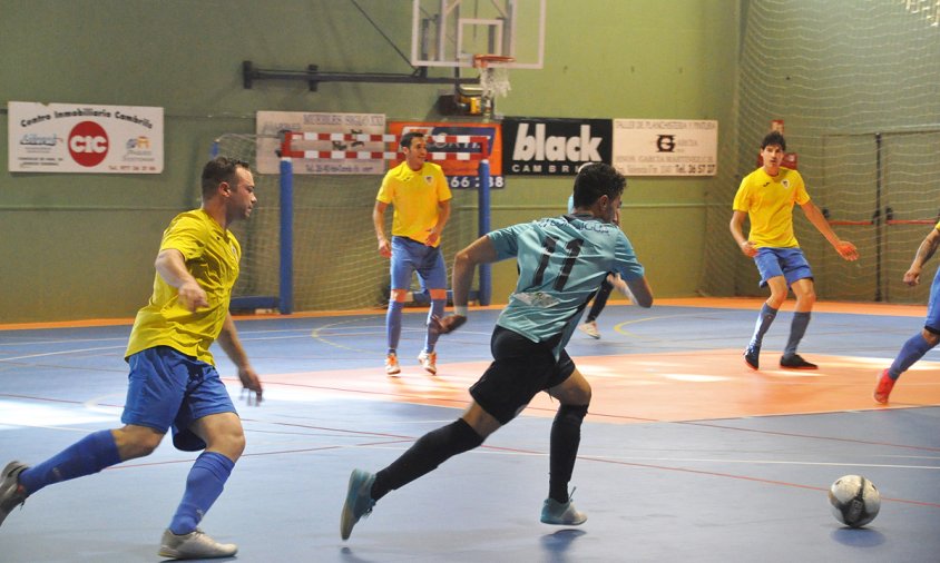 Un moment del partit entre el Mediterrani i el Roquetes, disputat el passat dissabte a la tarda