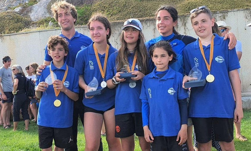 Regatistes del Club Nàutic Cambrils participants al Campionat de Catalunya d'Optimist G3