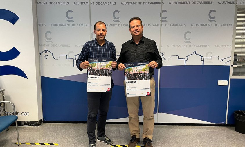 Presentació de la IX edició de la Triatló a Cambrils. Juanan Fernández, responsable d'Sport No Limit, juntament amb l'alcalde de Cambrils, Oliver Klein