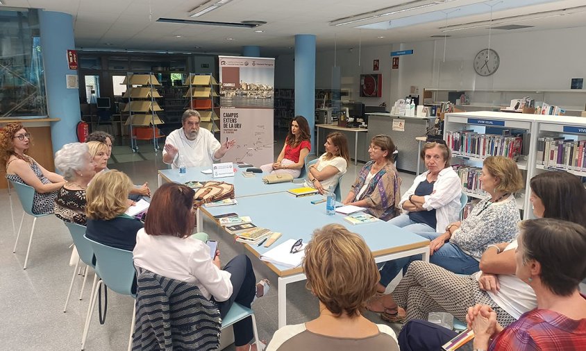 El Club de Lectura Adult es va celebrar a la Biblioteca Josep Salceda i Castells