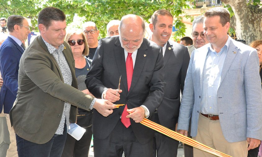 Imatge del tall de cinta inaugural, aquest migdia, al passeig d'Albert