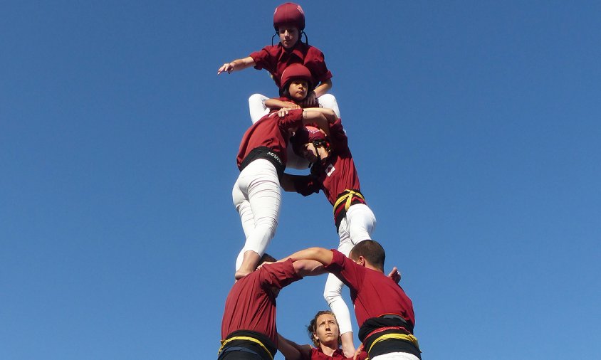 3 de 6 dels Xiquets de Cambrils, en la primera i única ronda de castells de la jornada castellera de la Fira